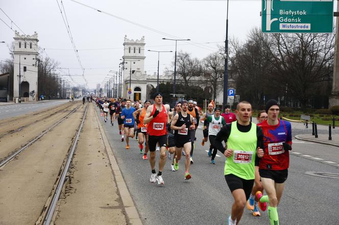 Bieg na Piątkę 2024, Warszawa - zdjęcia. Biegłeś? Szukaj się w galerii!