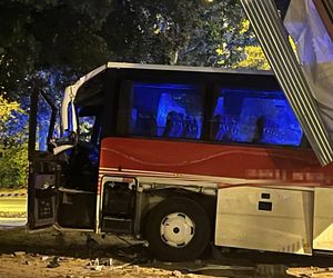 Autokar wjechał w targowisko.