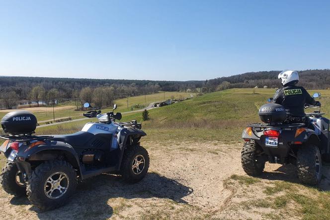 Policjanci na quadach patrolują Myślęcinek