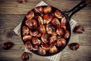 Jak zrobić kasztany jadalne? Od lat mam ten sam prosty przepis. Kasztany przepysznie łączą smak słony i słodki