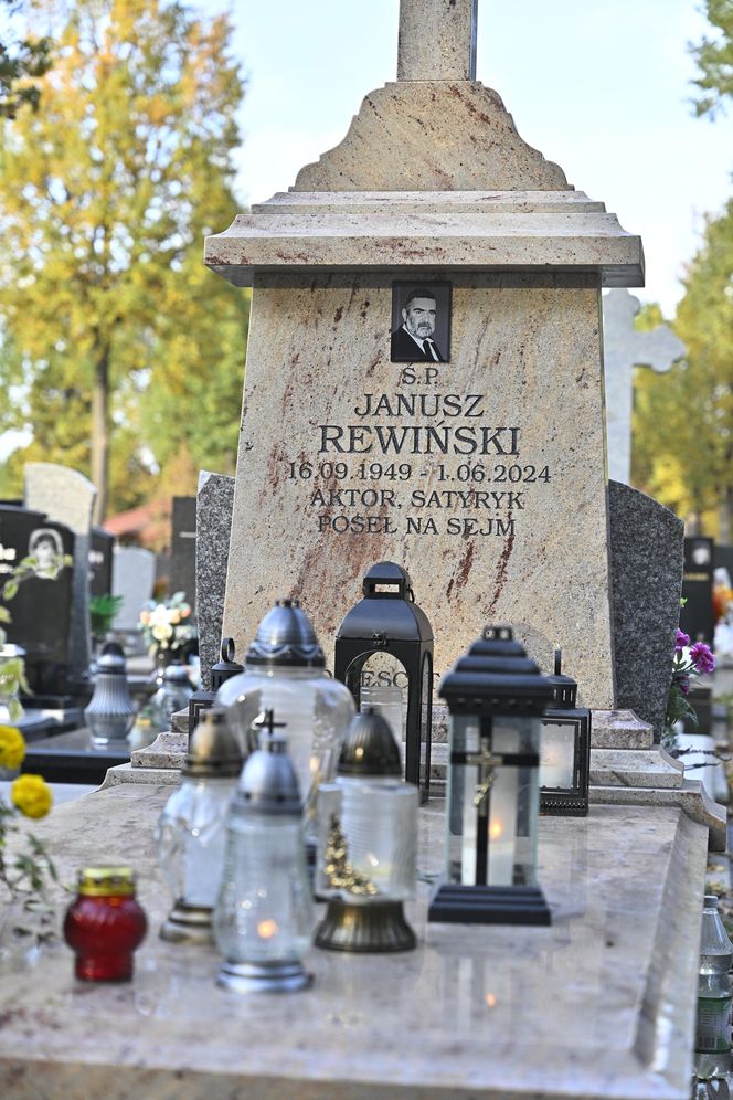 Grob Janusza Rewińskiego na cmentarzu w Radości