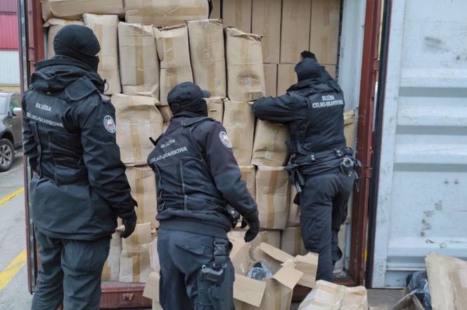 Udaremniono  przemyt 10 mln papierosów w gdyńskim porcie