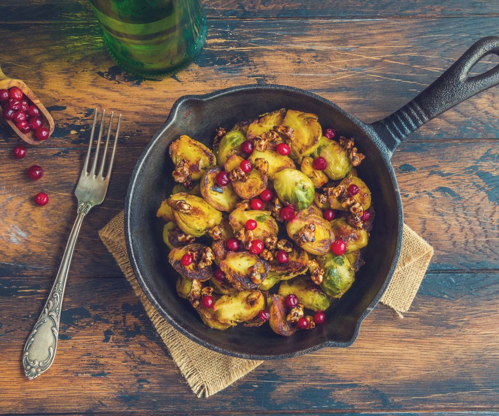 Brukselka z orzechami i żurawiną: sprawdzony przepis