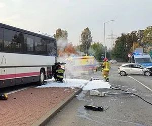Autobus staranował samochód osobowy w centrum Katowic. Czyja wina?