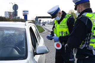 Policja kontrolowała czy toruńscy kierowcy respektują obowiązek noszenia maseczek