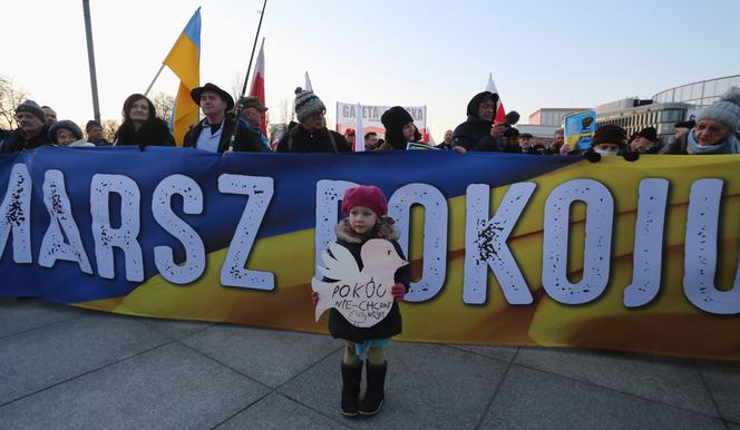 "Kijów, Warszawa - wspólna sprawa!". Mieszkańcy stolicy na antywojennych protestach