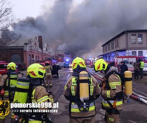 Pożar na Przeróbce. Płonie hala Zakładów Naprawczych Taboru Kolejowego i Miejskiego