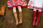 Czas wyciągnąć z szafy marszczone kozaki. Francuzki już noszą je z dumą 
