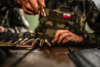 Legwan na ćwiczeniach Żelazny Obrońca 25