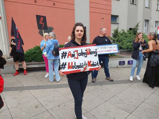 Protesty "Ani Jednej Więcej!" w całej Polsce. Kobiety wyszły na ulice po śmierci Doroty