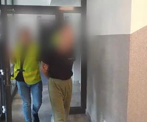 Ruszył z szablą na policjantów! Miał też granaty