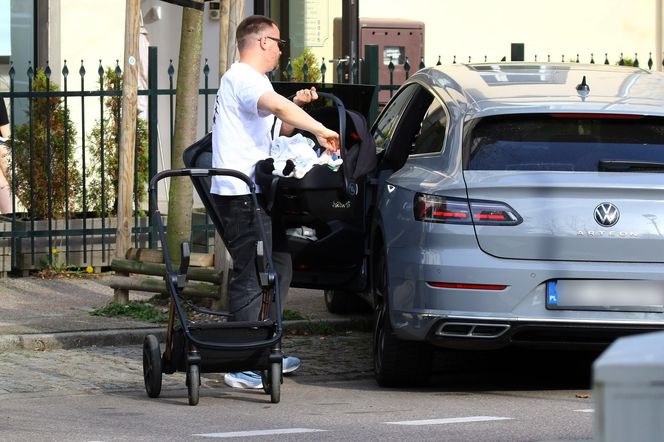 Marcin Hakiel z Dominiką i synkiem Romeo w Sopocie