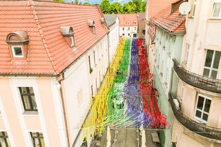 Tęczowe wstążki zdobią Pszczynę. Dlaczego? 