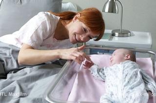 M jak miłość odcinek 1203. Agnieszka (Magdalena Walach), Helenka (Krystian Drescher)