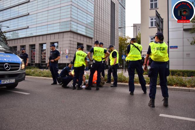 Ostatnie Pokolenie sparaliżowało centrum Warszawy