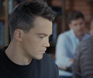 M jak miłość, odcinek 1856: Jakub Karski (Krzysztof Kwiatkowski), klient (Michał Żerucha), Marcin (Mikołaj Roznerski)