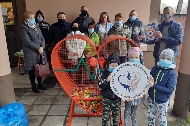 Nowe serce na nakrętki w Koszewnicy ufundowali mieszkańcy tej miejscowości