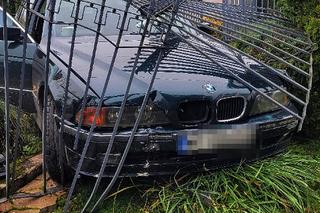 Chciała kupić samochód. Pijana w sztok rozbiła się na płocie w czasie próbnej jazdy