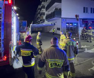 Kolejny pożar w Ząbkach. Wybuchł obok spalonego miesiąc wcześniej budynku!
