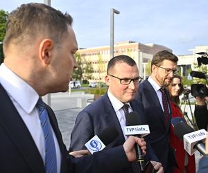Karol Nawrocki przyjechał do TVP. Symboliczny gest i mocne wsparcie z zaplecza