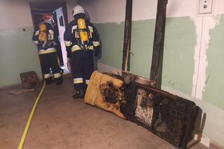 Pożar kamienicy na Starym Mieście w Zamościu. Kłęby dymu wydobywały się z poddasza