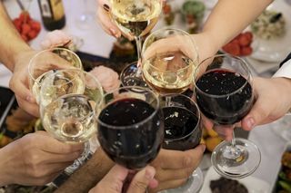 Ten alkohol to mniejsze zło. Hepatolożka wskazuje na konkretny trunek