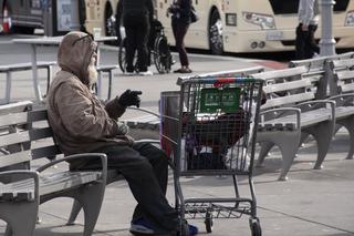 Usuwają bezdomnych z ulic - nie wszyscy chcą opuścić swoje miejsca