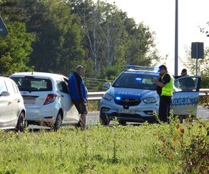 Chciał wjechać pod prąd na S8 pod Warszawą. Wyszedł z auta i prawie zasnął na drodze