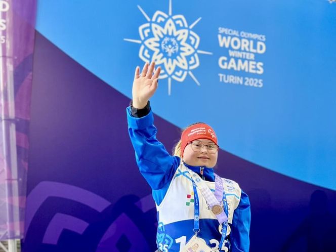 Uczennica Zespołu Szkół Specjalnych w Lesznie zdobyła srebro na Światowych Zimowych Igrzyskach Olimpiad Specjalnych we Włoszech!