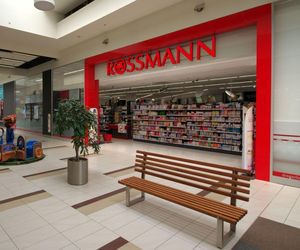 Balsamy do opalania z Rossmann. Te kremy na lato robią furorę
