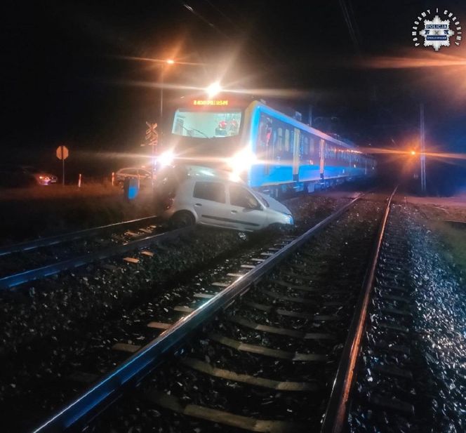 66-latka pomyliła tory z drogą i wjechała pod pociąg. Pasażer spał, gdy doszło do tragedii