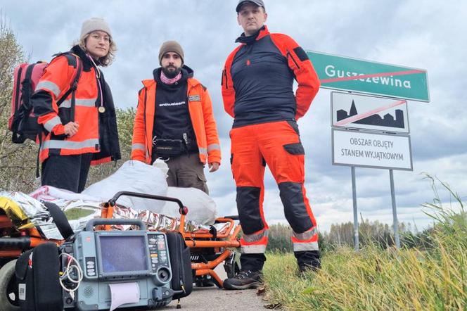 „Medycy na granicy” dowożą chorych uchodźców do szpitala w Hajnówce