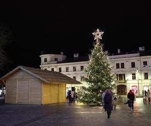 Drugi dzień świąt w centrum Lublina. Deszczowa pogoda nie odstraszyła spacerowiczów!