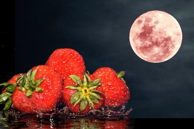 Pełnia Truskawkowego Księżyca czerwiec 2022. Kiedy ta wyjątkowa noc u progu lata? Tej pełni Księżyca nie możesz przegapić!