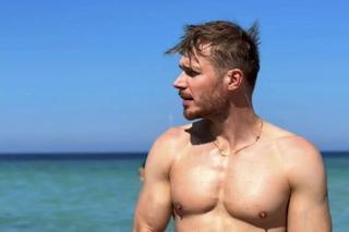 Tomasz Ciachorowski nagrany w samych majtkach! Dziwne zachowanie gwiazdora M jak miłość