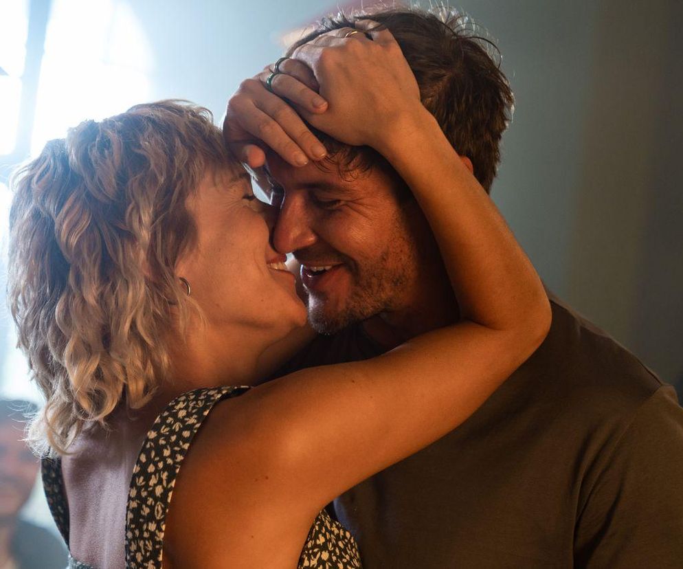 Będziemy mieszkać razem Tadeusz (Mikołaj Roznerski), Basia (Lena Góra) 