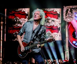 Ktoodkrył rockowy sposób gry na gitarze? Wskazał Brian May