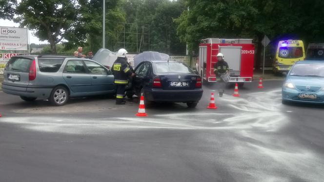 Zderzenie dwóch aut w podbydgoskim Żołędowie! [ZDJĘCIA]