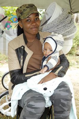 Divine Kitenge Martyńska (Carina z serialu Barwy szczęścia) z synem Erykiem