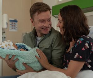 Na Wspólnej odc. 4016: Ania (Sonia Mietielica), Igor (Jakub Wesołowski), synek (Kazio Wierzbicki)