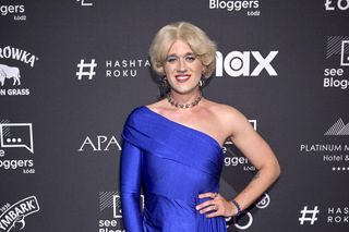 Wrzucił filmik tańcząc w stroju ciotki. Wywołał burzę. Zgłoszę do kuratorium 