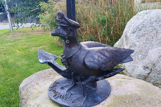 Rzeźby "Marianów" w Kołobrzegu