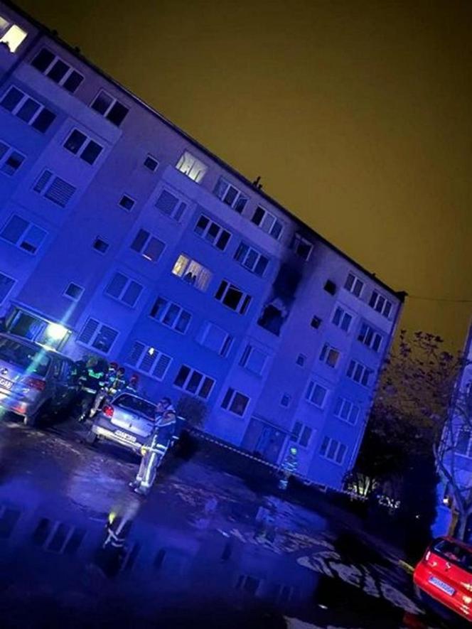 Pożar mieszkania w Stalowej Woli. Mężczyzna uratował się skacząc z balkonu