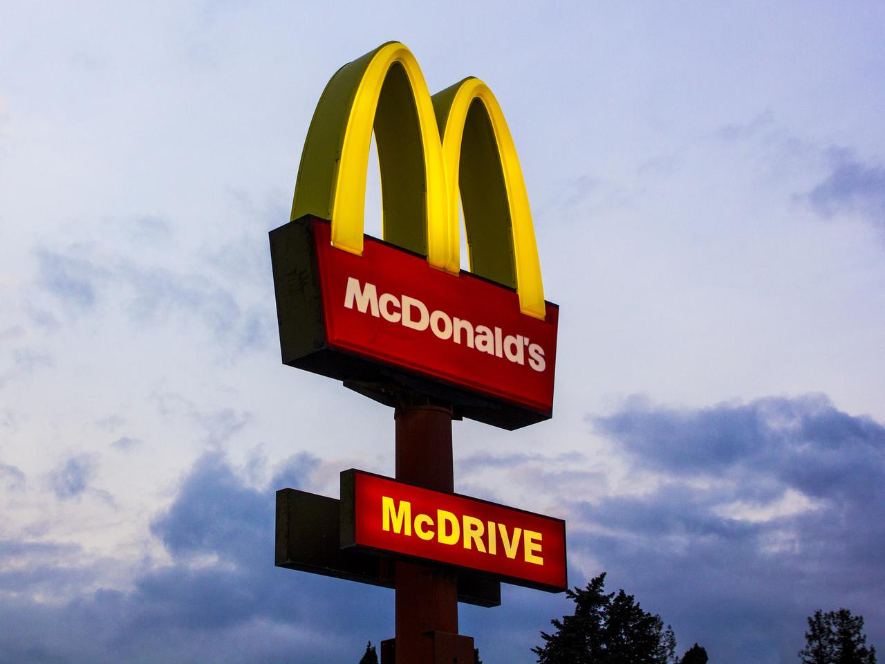 Radom: Czy McDonald's będzie otwarty w Święto Wojska Polskiego? Sprawdź!