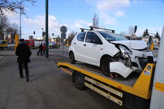 Zderzenie suzuki z karetką na sygnale na skrzyżowaniu Zamienieckiej z Ostrobramską