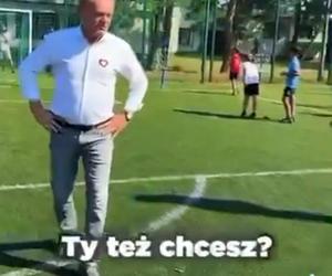  Filmik z Tuskiem trafił do sieci! Donald Tusk zaskoczył dzieci i ministra sportu