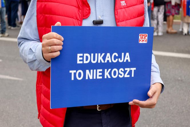 Protest ZNP przed Ministerstwem Edukacji