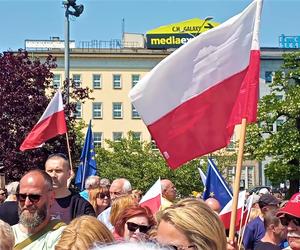 Manifestacja 4 czerwca na placu Solidarności w Szczecinie