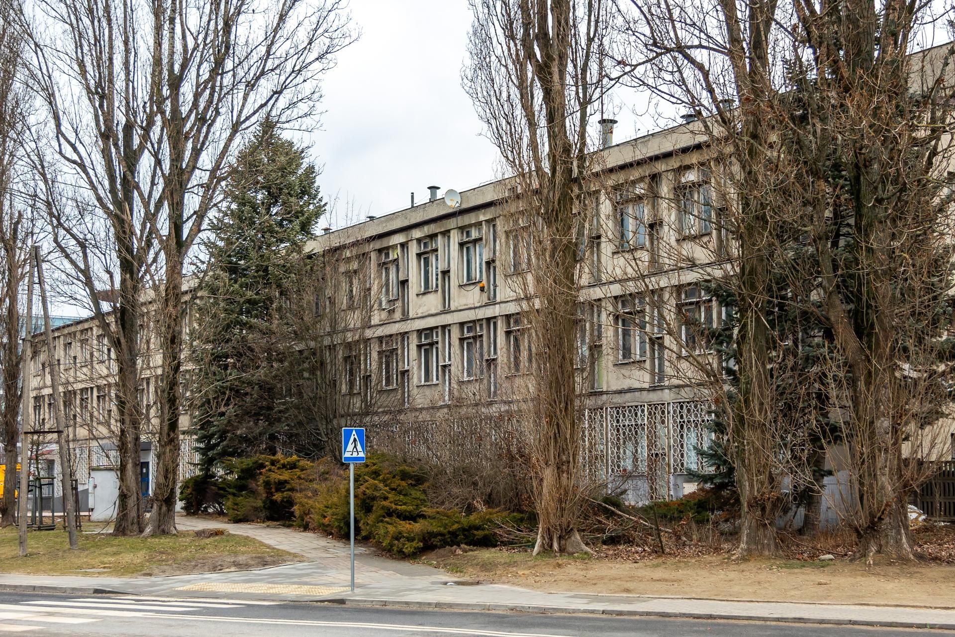 Zabytkowa hala na Suwak 4 w Warszawie