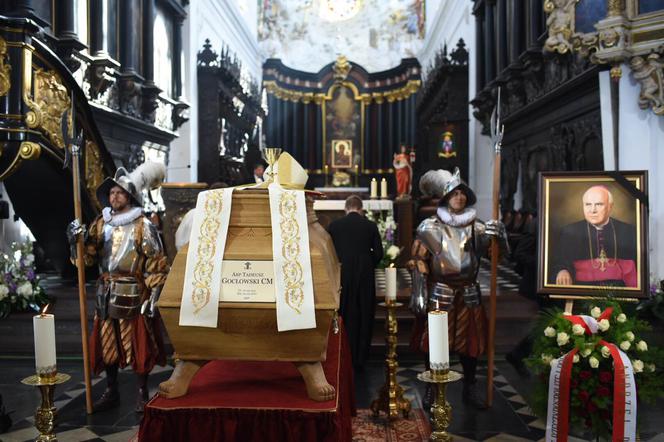 RELACJA NA ŻYWO - POGRZEB ABP. GOCŁOWSKIEGO.